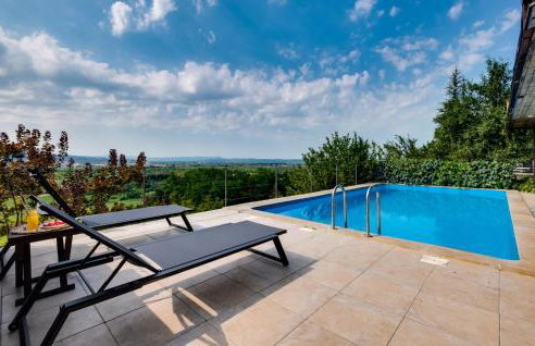 Beautiful Home In Samobor With Kitchen - Photo 1