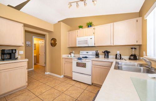 Family-Friendly 5-Bedroom Home With Pool Near Disney - Foto 22