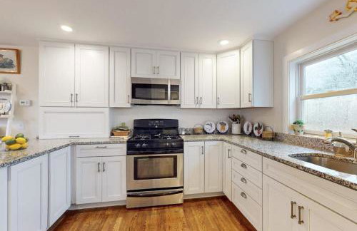 Elegant Coastal Cottage - Foto 11