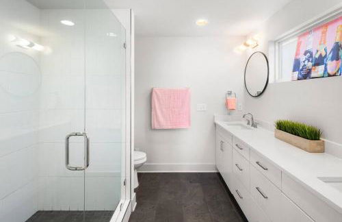 Ultimate Bach 10min to DT IG Walls Every Room - Foto 30