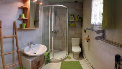 Les Nympheas, au calme, grand jardin à 15 min de Disney - Foto 2, Shower, storage