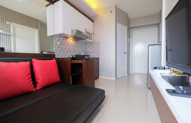 Homey and Relaxing 2BR Green Pramuka Apartment - Foto 25
