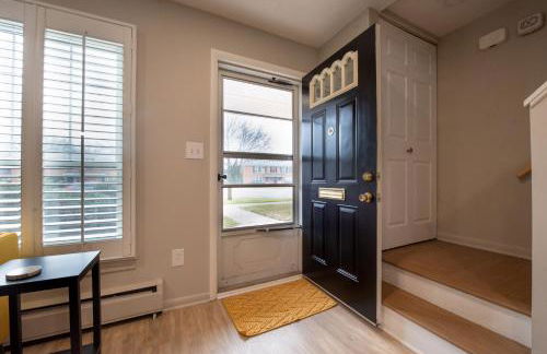 Cozy Condo in the Heart of Royal Oak - Photo 3