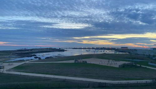 APPART-DUPLEX VUE MER PANORAMIQUE BALCON & PISCINE proche commerce - Photo 2, Garden view