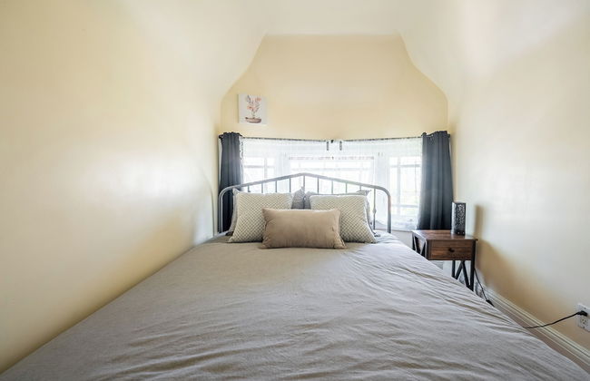 Cozy Houses in Downtown Toronto by GLOBALSTAY - Photo 11