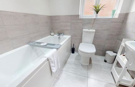 Rare find - new build 3 bedroom house near Cheshire Oaks - Photo 40