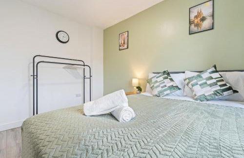 Centrally Located 4BR House By Hyped Properties Short Term Rental Agency With Free Parking Wolverhampton - Foto 24