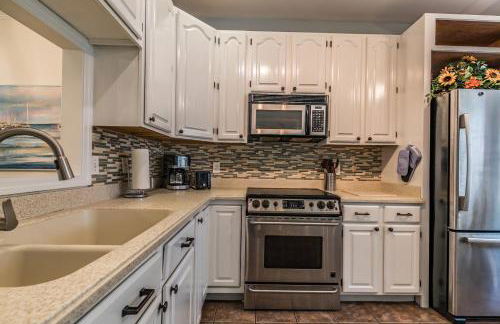 NEW LISTING! Views of Intracoastal Waterway - Sleep 4 - Foto 14