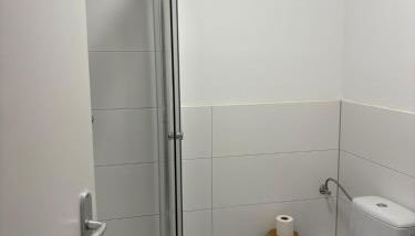 Neues Apartmenthaus mit 4 Wohnungen im Zentrum - Photo 2