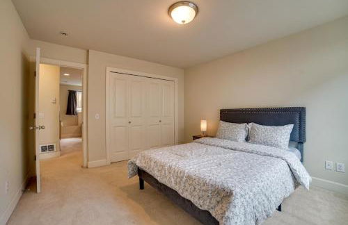 Near Public Transit and Walkable! Airy Seattle Apt - Foto 11