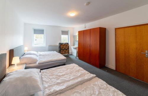 Grosse Gruppenunterkunft im Nationalpark Eifel mit Bar und Terrasse - Foto 47