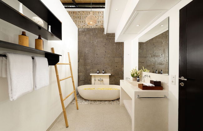 Black Beach Villa - Absolute Beachfront - Photo 9