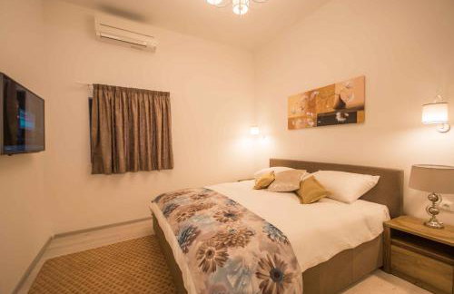 Gorgeous Pool Villa with a fenced garden - Photo 31