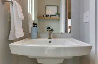 Luxury 3 Bed Close to Downtown - Foto 21