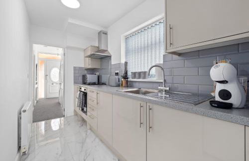 Comfortable 3BR Home, Driveway with Free Parking, Contractors-Family Welcome - Foto 18
