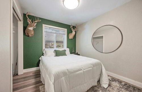 Black Hills Getaway with Hot Tub & Game Room for 18 - Foto 34