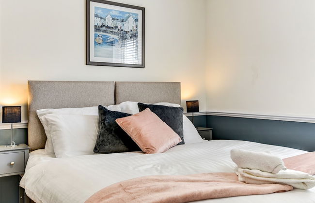 Beautiful 4 Bed House, 3 Minutes to Sea, Sleeps 8 - Foto 14