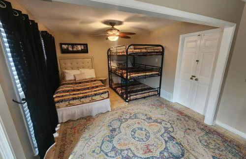 Large near Shops/Dining & easy access to freeway - Foto 19