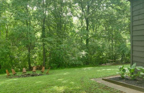 Cozy Tennessee Cabin with Deck, Grill and Fire Pit! - Foto 24