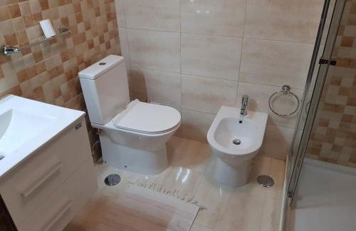 Enjoy Lisbon Cascais Sintra 1200 metres to metro blue line Sintra Rail line Free Parking - Foto 29