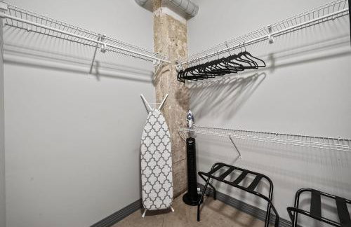 Modern-Chic Loft in Heart of Dallas - Foto 34