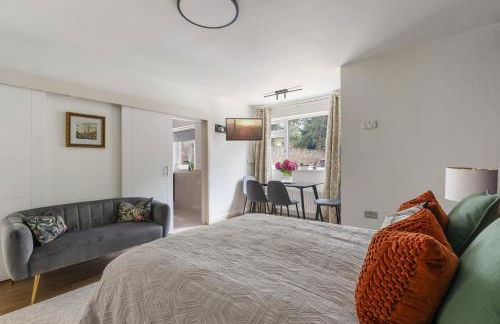 King Studio Apartment with Garden and Parking - Foto 14