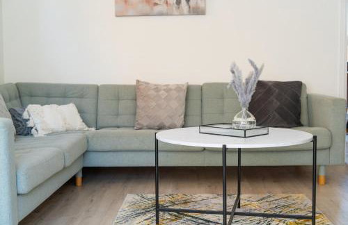 Modern Spacious 3 Bedroom House in Canterbury with En Suite and Free Parking Perfect for Contractors & Families - Photo 26