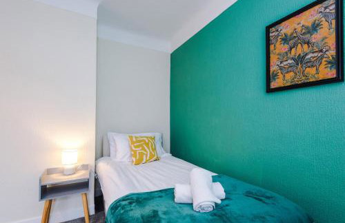 3BR Home Sleeps 6 Perfect for Short and Long Term Stays - Foto 68