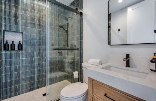 Beachfront Bliss in HB Luxury Ocean View Rental - Foto 26