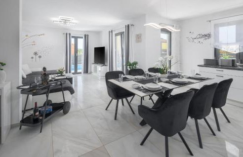 3 Bedroom Amazing Home In Musales - Photo 5