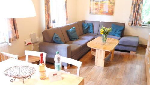 "Goldenes Haus am See mit Boot" - Foto 4