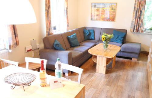 "Goldenes Haus am See mit Boot" - Foto 4