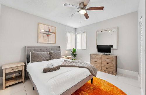 Modern 3 BR Villa Near Beach & FLL - Photo 12