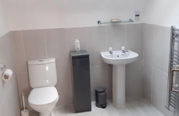 Hawksworth House in Chelmsley Wood, Birmingham near Solihull, near the NEC, HS2, JLR, Bear Grylls Centre, Resorts World and Birmingham airport, with a garage and free parking, great for families and contractors - Foto 30