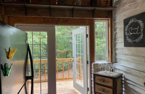 Rustic Mountaintop Cabin on small farm with WiFi - Foto 21