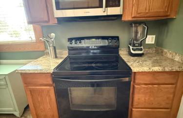 Charming 2-Bedroom 1 Bath Near Everything - Foto 9