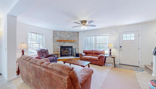 Backwoods Getaway - Photo 2