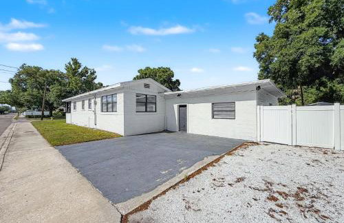 Newly Renovated | Minutes to Riverwalk & Beaches | Tampa Heights - Foto 22