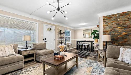 Newly Renovated 4 Bedroom 2 Bath Downtown Dearborn - Foto 2