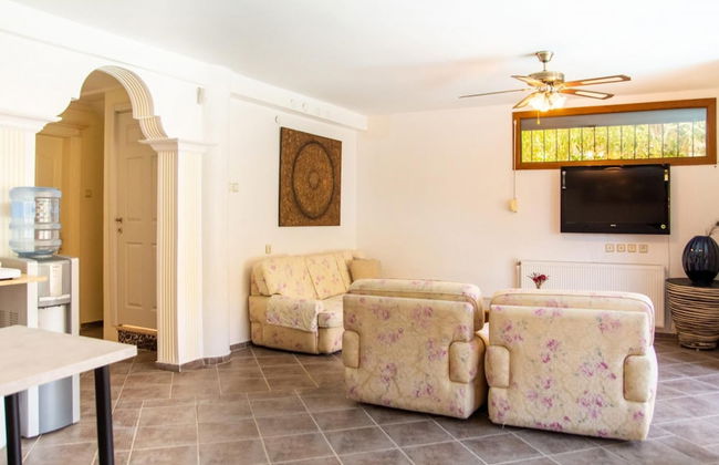 Enchanting Villa With Backyard in Cesme Near Beach - Foto 8