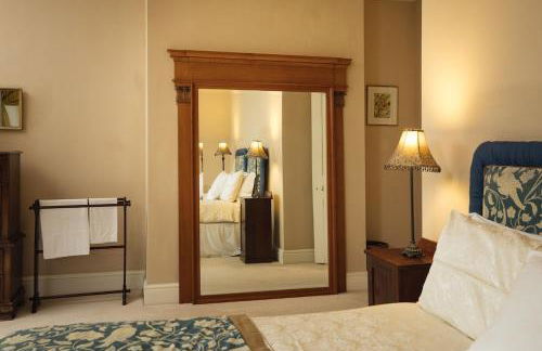 Elegant Pembrokeshire Country House - Sleeps 17 - Photo 2