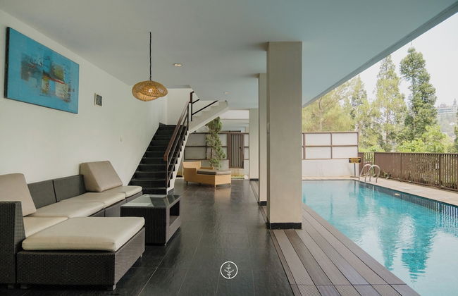 Chamomile Hill View 6BR Villa pool and movie room - Photo 39