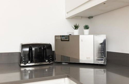 New! Bright 2BR Flat with Patio - Foto 14