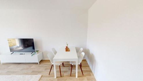 Hier ist Platz für vier, nur 200m bis zur Haltestelle der Linie 5, WLAN - Foto 5