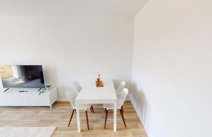 Hier ist Platz für vier, nur 200m bis zur Haltestelle der Linie 5, WLAN - Foto 5