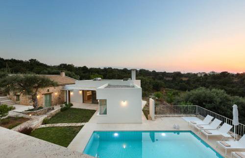 Nature Retreat Green Oasis Villa with Private Pool & Rooftop Hot Tub - Foto 40