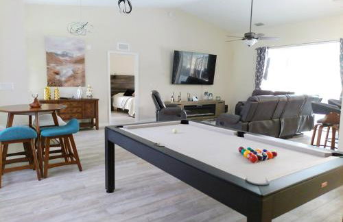 Villa Varona Resort, Heated Pool, Ping-Pong, Pool Table, Fire Pit and Pergola - Foto 59