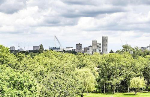 Stylish 2 bed 2 bath apt in Wembley - Foto 32