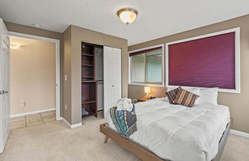 Modern Amenities Gas Fireplace Central Location - Foto 20