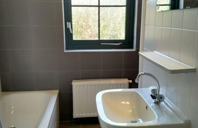 Cozy Furnished House with Garden near Nature Reserve - Photo 5